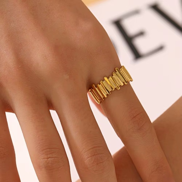 18K Gold Plated adjustable Ring - Picture 5 of 8
